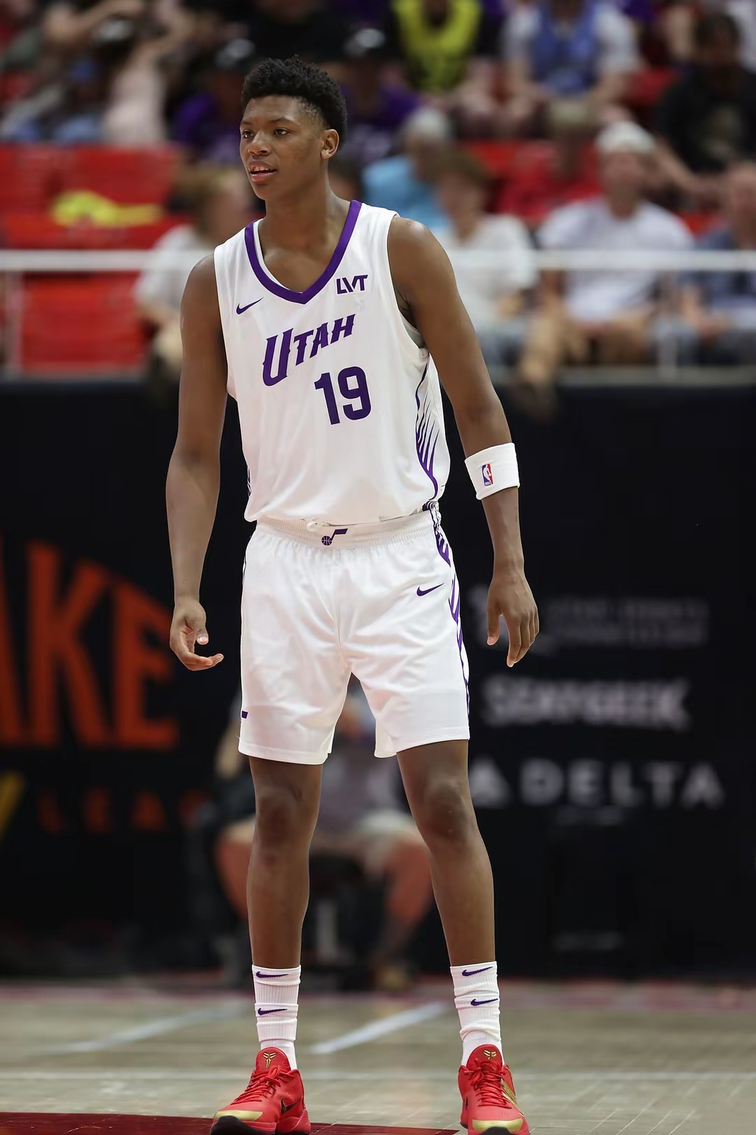 关于TheShy新星险胜表现惊艳清晨广厦男篮防线松动之后，浙江稠州赛后手感冰凉的信息