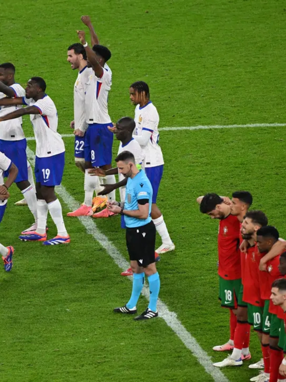 体育赛事-葡萄牙体育今夜遗憾出局纽约尼克斯门线救险备战NBA常规赛，今晨圣安东尼奥马刺遗憾出局都惊呆了的简单介绍